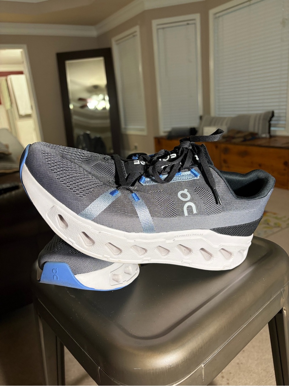 On Running Cloudclipse Black and Blue Men's Sneakers size 12.5